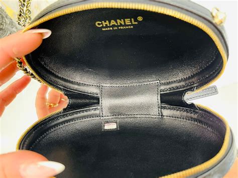 chanel la pausa bag.